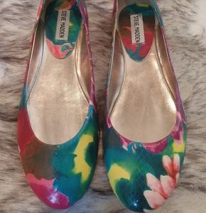 NWOT Steve Madden Floral Flats